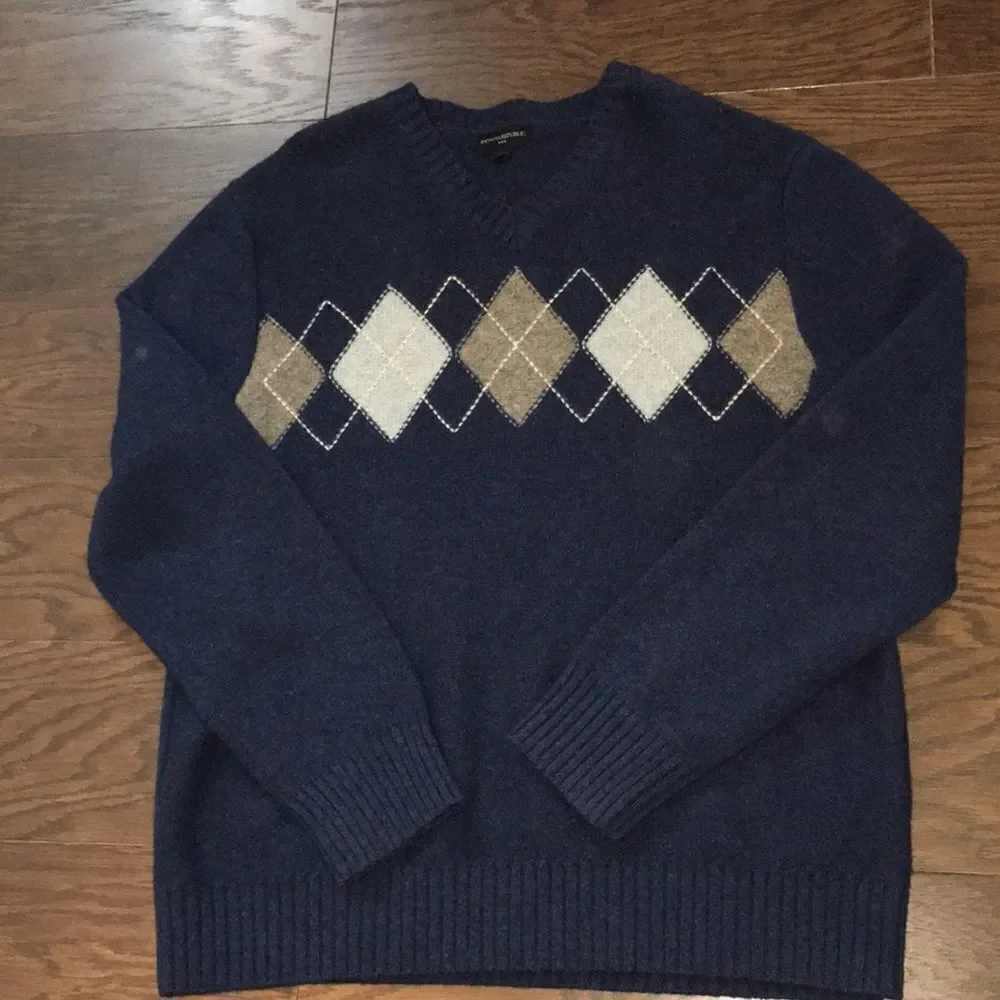 100% Lambswool North Carolina Blue Argyle Print Wool LS Sweater XL V-Neck Retro